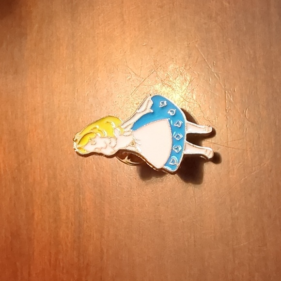 Lot of 14 Alice in Wonderland Enamel pins - Picture 14 of 17